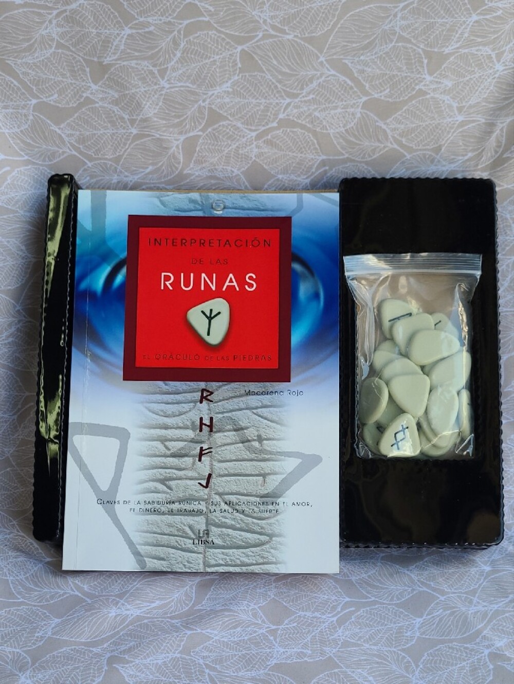 Rune Divination Set Interpretación de las Runas Stones & Book (Spanish Book) - Picture 4 of 11